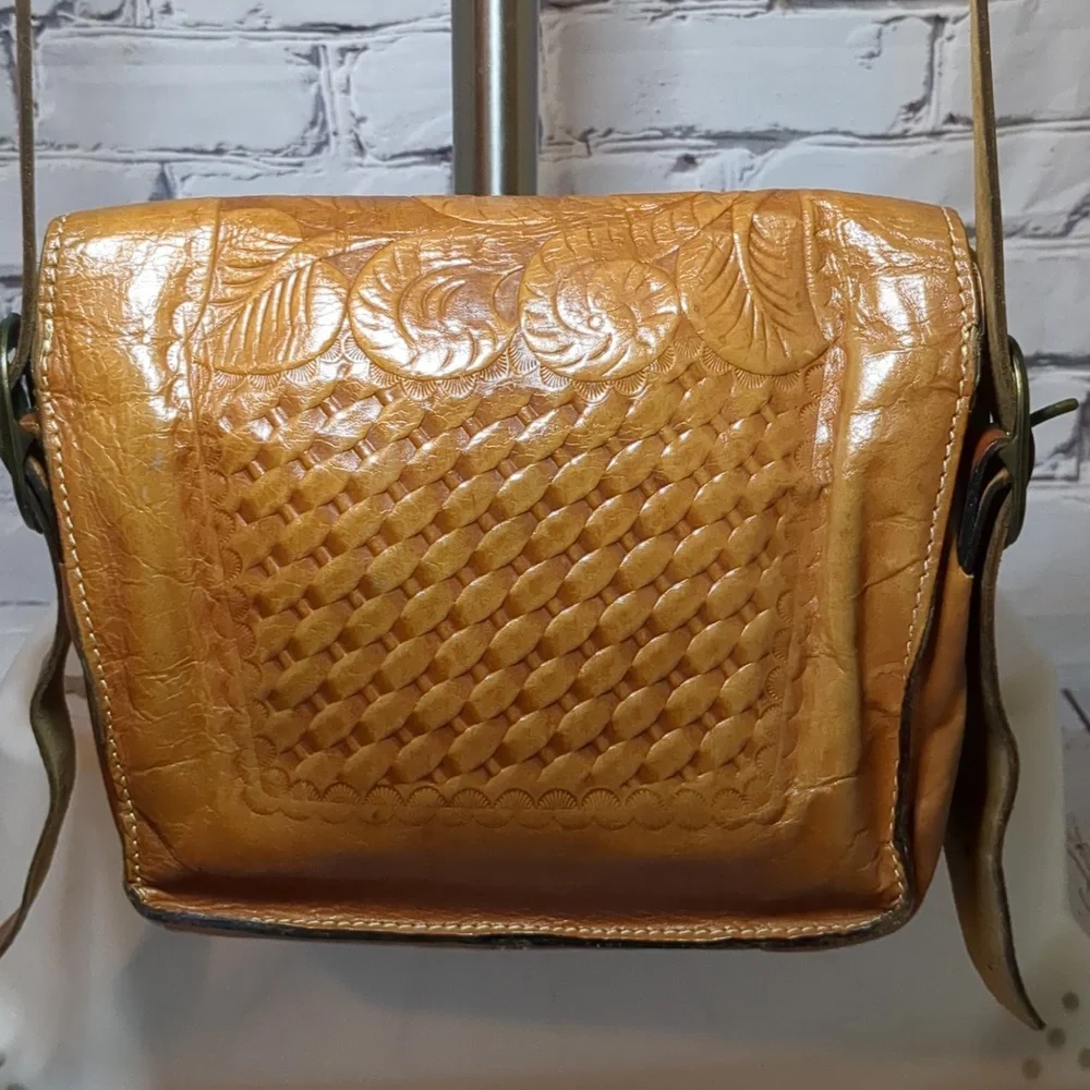 Patricia Nash Leather Tooled Cross Body Purse - Picture 2 of 8
